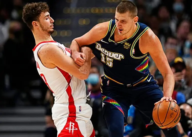 在靠近篮筐, 的是犹如神 在靠近篮筐, 的是犹如神