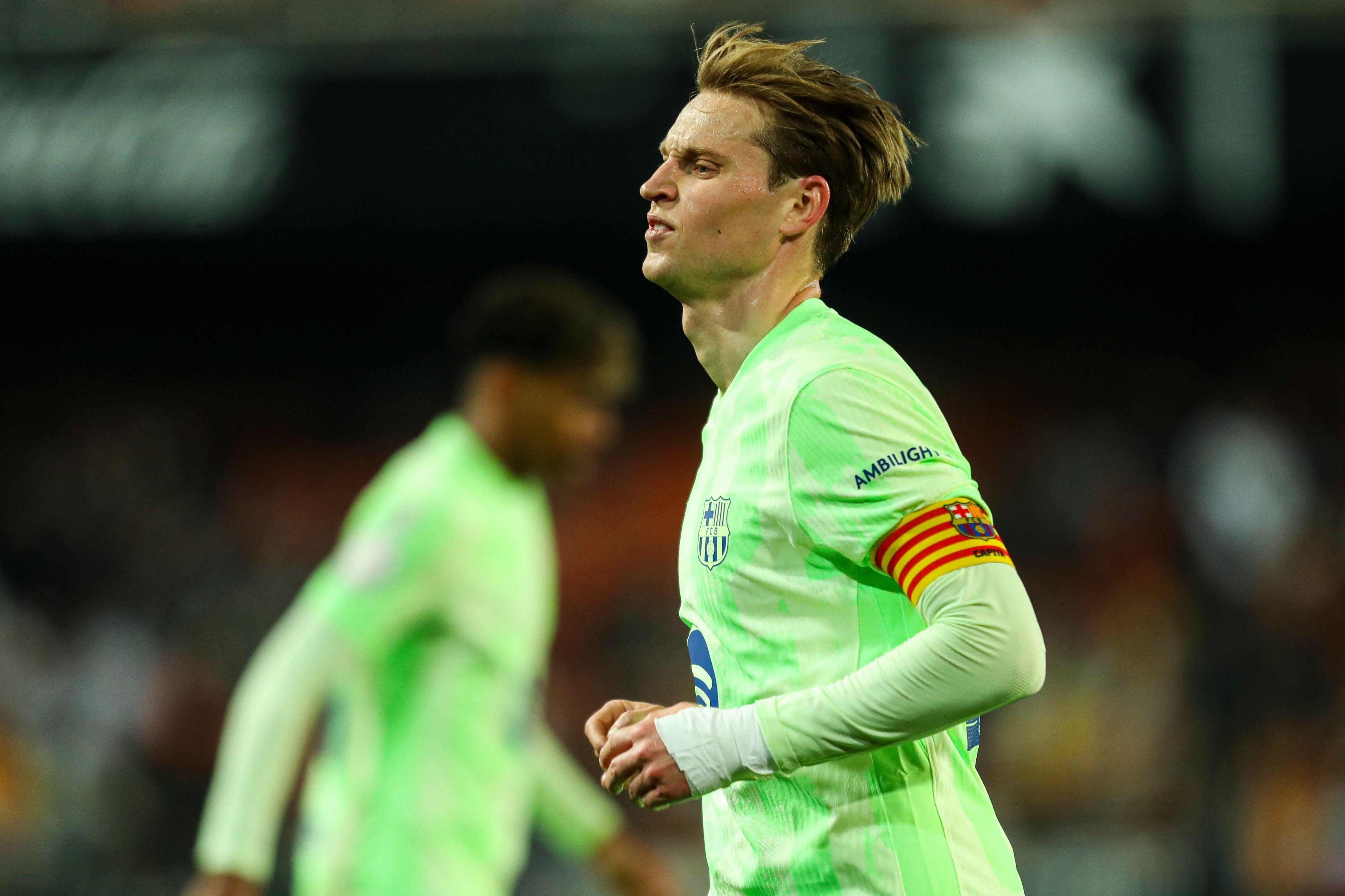 与此同时, 托雷斯在上 与此同时, 托雷斯在上