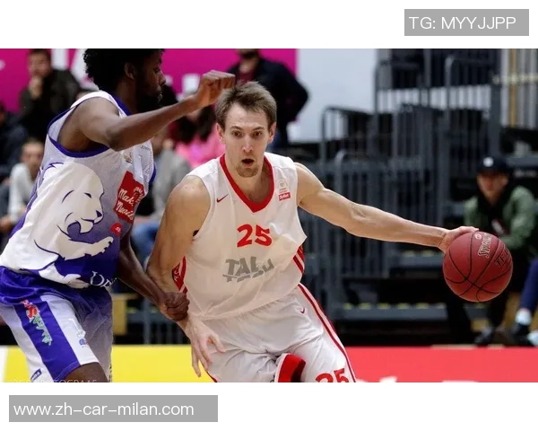 帕纳辛纳科斯与萨尔基利斯的激烈对决揭示篮球战术与团队合作的魅力